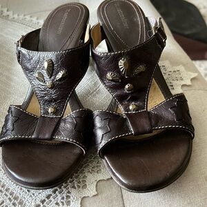 Naturalizer size 9 brown sandal adjustable width